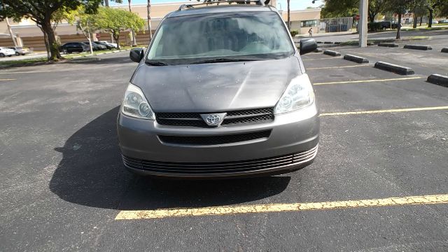 Toyota Sienna 2004 photo 2