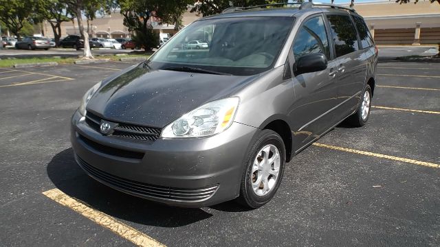 Toyota Sienna 2004 photo 3