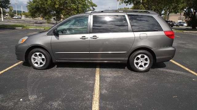 Toyota Sienna 2004 photo 4