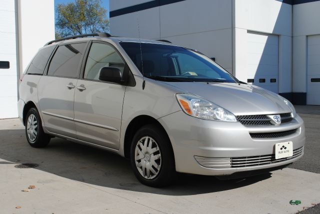 Toyota Sienna 2004 photo 3