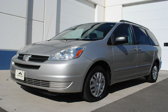 Toyota Sienna 2004 photo 4