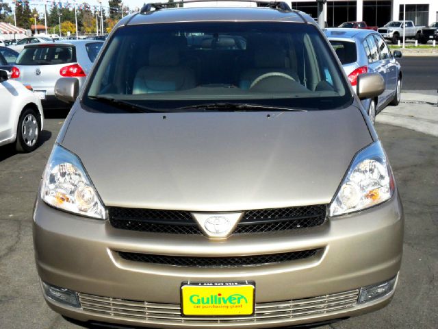 Toyota Sienna 2004 photo 3