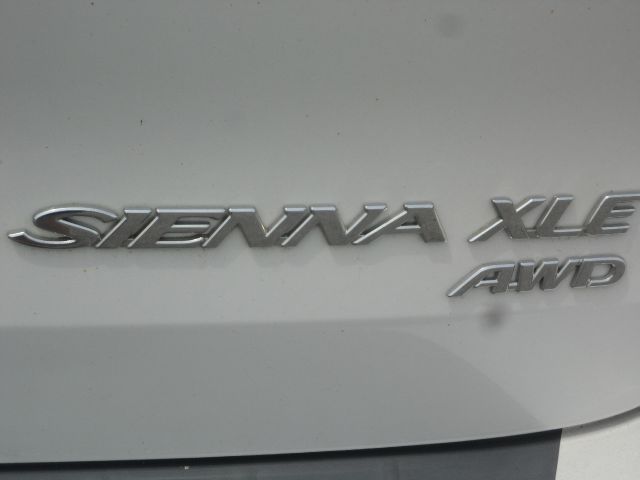 Toyota Sienna 2004 photo 13