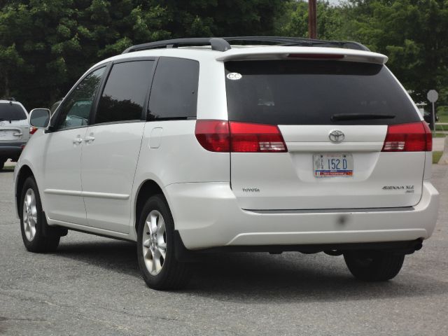 Toyota Sienna 2004 photo 21