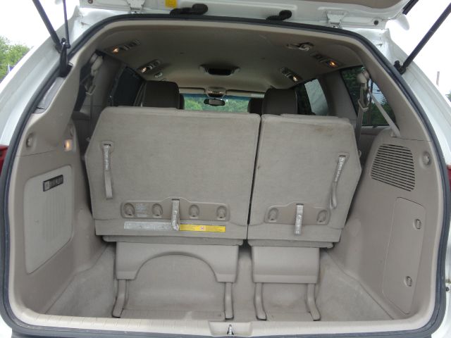 Toyota Sienna 2004 photo 26