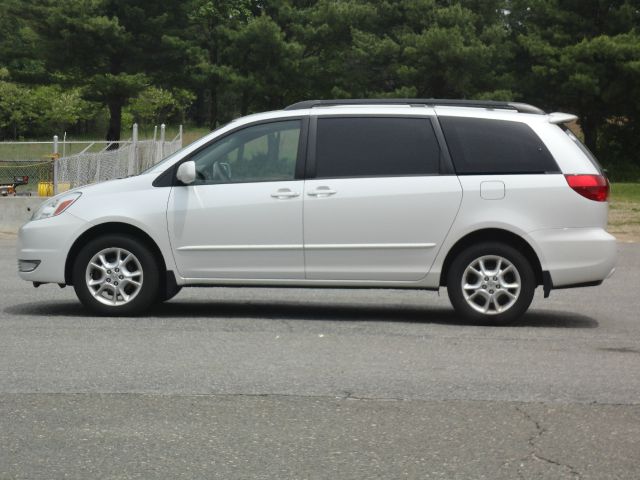 Toyota Sienna 2004 photo 7