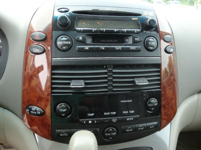 Toyota Sienna 2004 photo 9