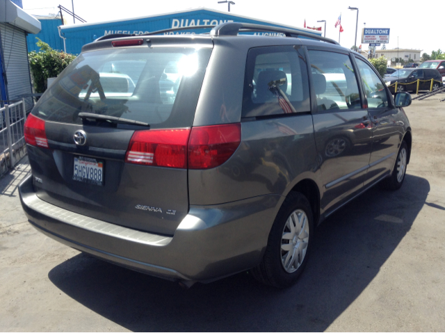 Toyota Sienna 2004 photo 1