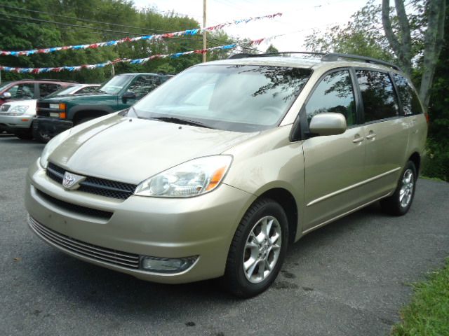 Toyota Sienna 2004 photo 1