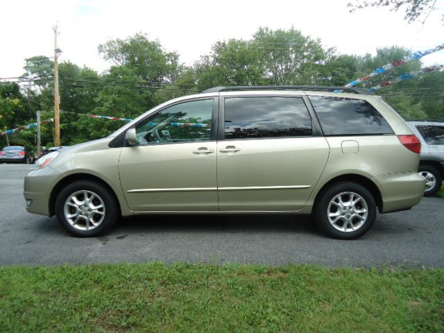 Toyota Sienna 2004 photo 3