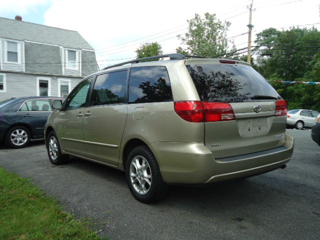 Toyota Sienna 2004 photo 4