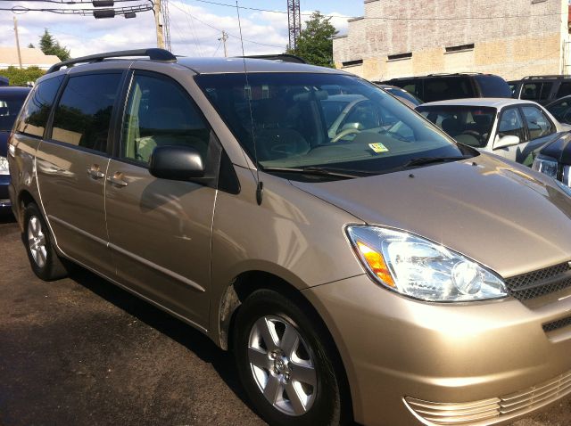 Toyota Sienna 2004 photo 3