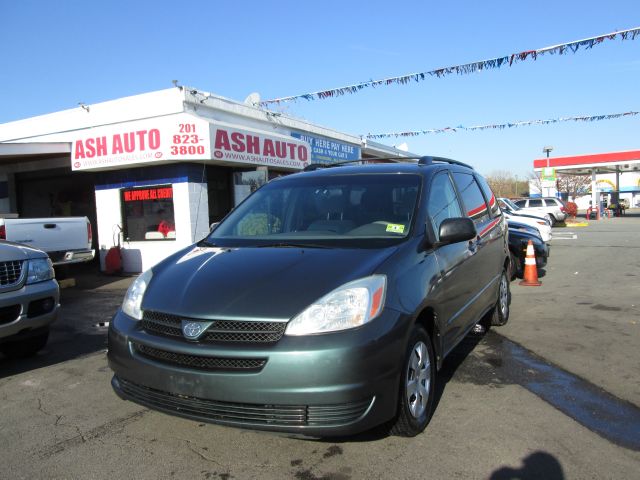 Toyota Sienna 2004 photo 1