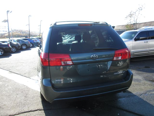 Toyota Sienna 2004 photo 3