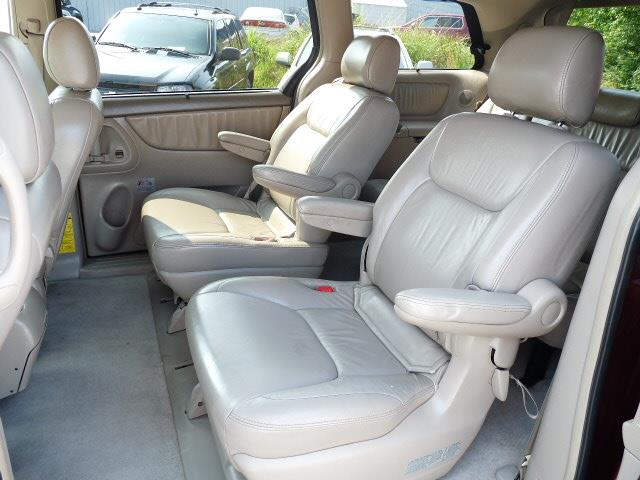 Toyota Sienna 2004 photo 8