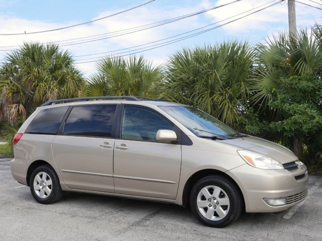 Toyota Sienna 2004 photo 1