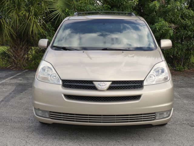 Toyota Sienna 2004 photo 2