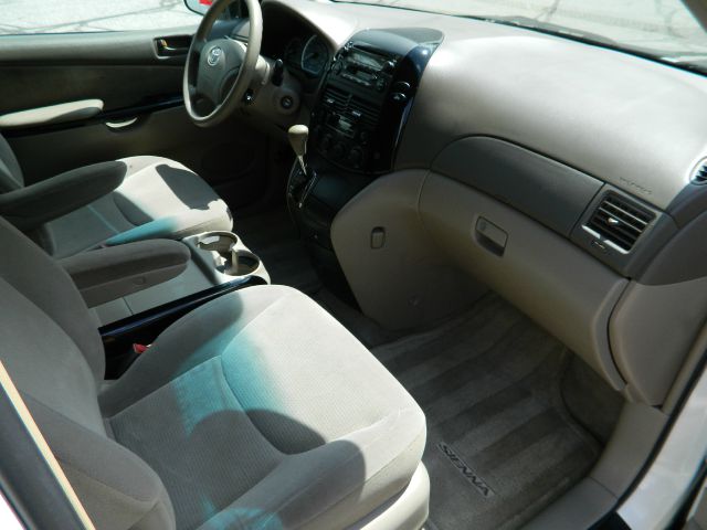 Toyota Sienna 2004 photo 10