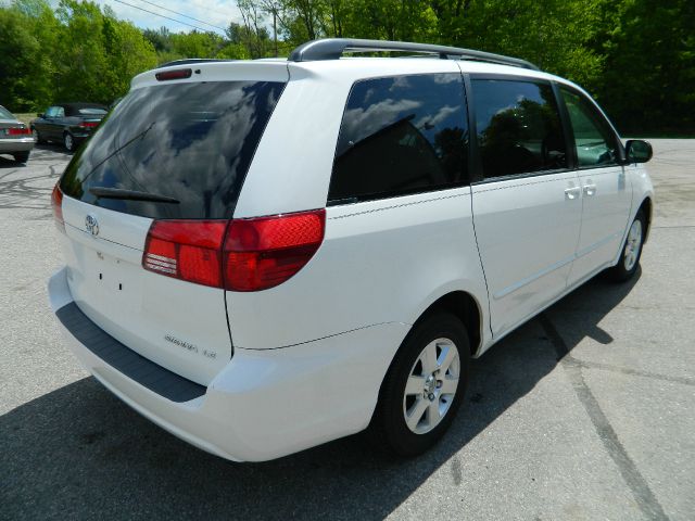 Toyota Sienna 2004 photo 11