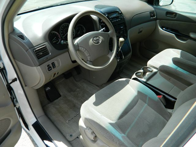 Toyota Sienna 2004 photo 13