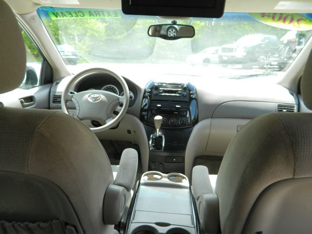 Toyota Sienna 2004 photo 15