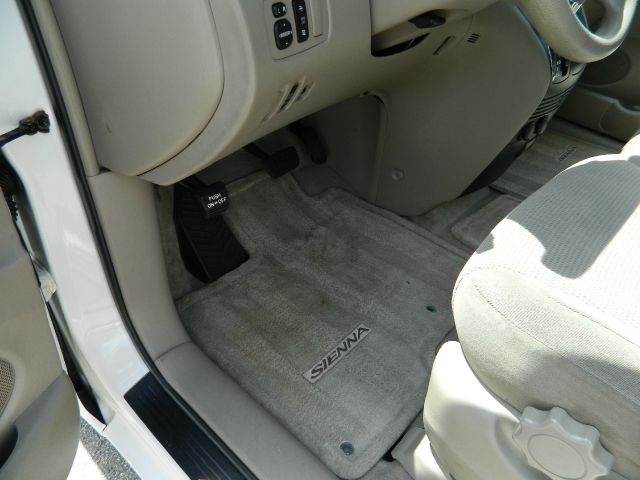 Toyota Sienna 2004 photo 22