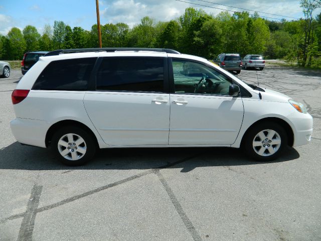 Toyota Sienna 2004 photo 24