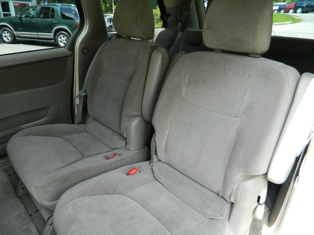 Toyota Sienna 2004 photo 5