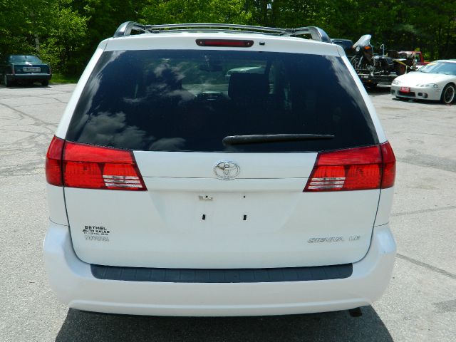 Toyota Sienna 2004 photo 8