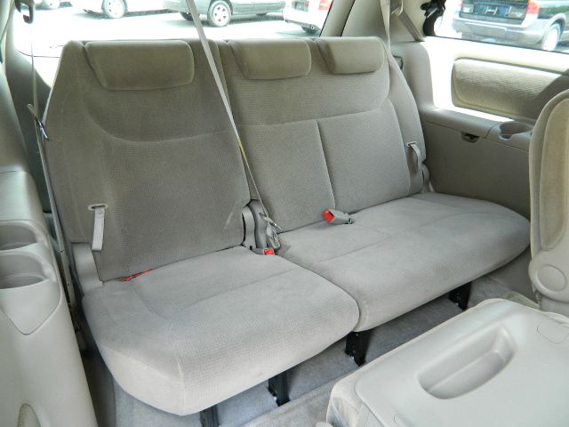 Toyota Sienna 2004 photo 9