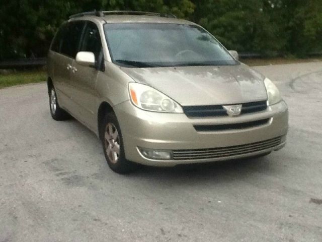 Toyota Sienna 2004 photo 12