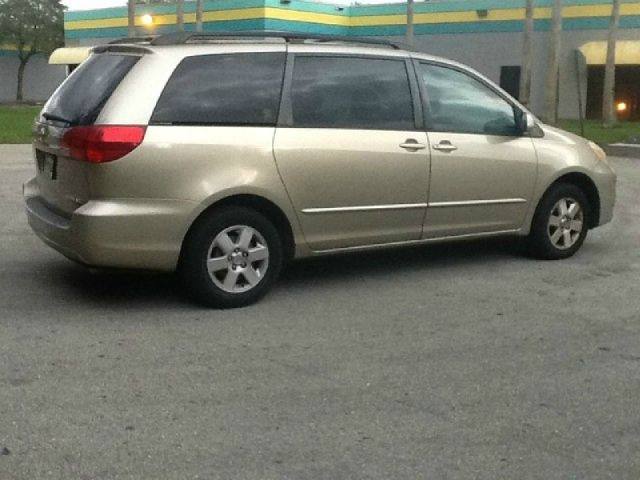 Toyota Sienna 2004 photo 14