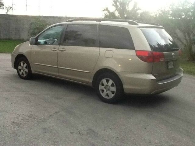 Toyota Sienna 2004 photo 7