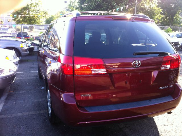 Toyota Sienna 2004 photo 6