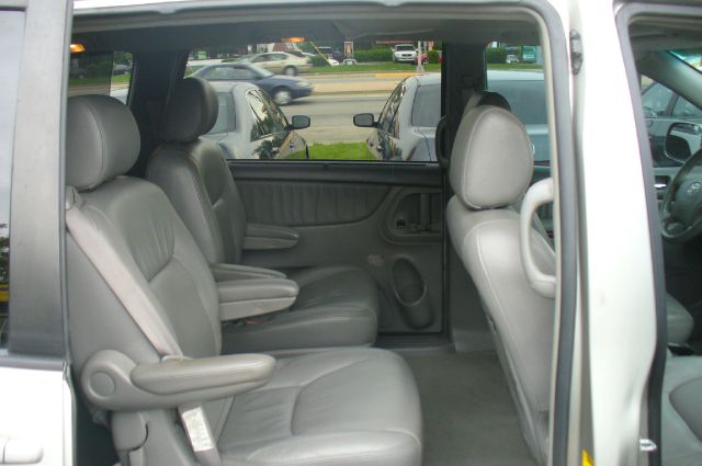 Toyota Sienna 2004 photo 1