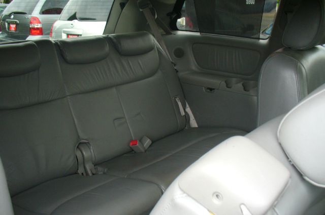 Toyota Sienna 2004 photo 3