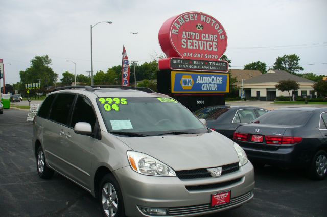 Toyota Sienna 2004 photo 4