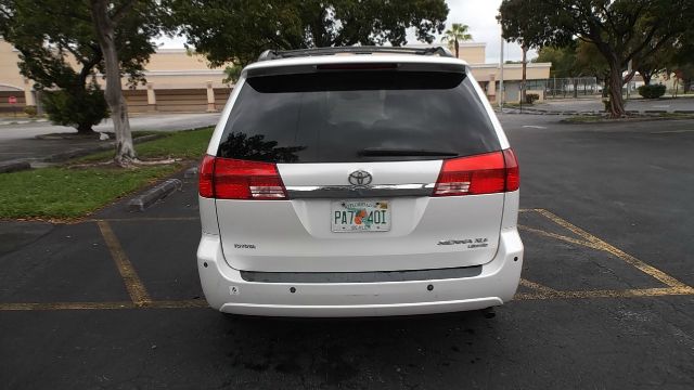 Toyota Sienna 2004 photo 1