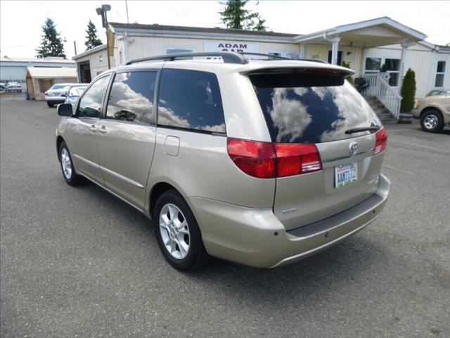 Toyota Sienna 2004 photo 2