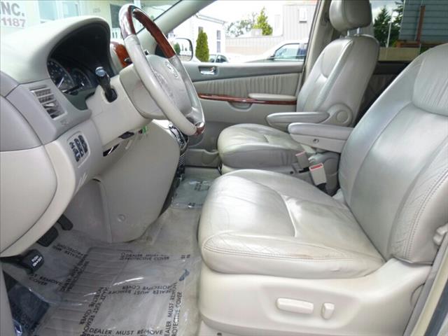 Toyota Sienna 2004 photo 4