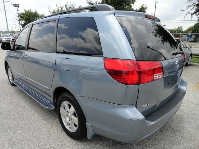 Toyota Sienna 1997 Ford GL MiniVan