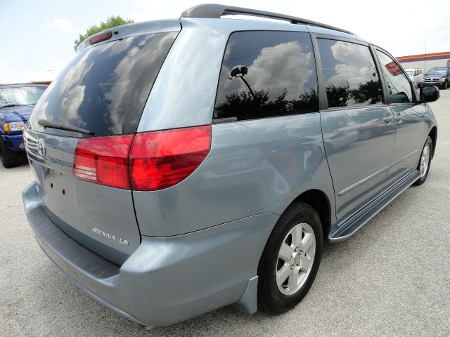 Toyota Sienna 2004 photo 1