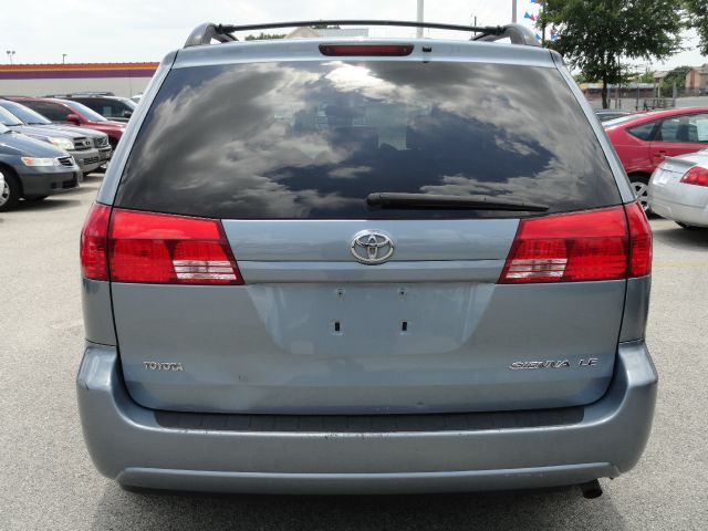 Toyota Sienna 2004 photo 2