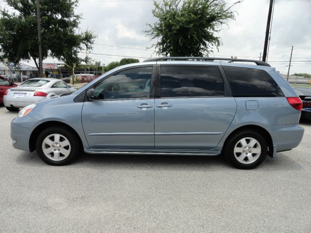 Toyota Sienna 2004 photo 3