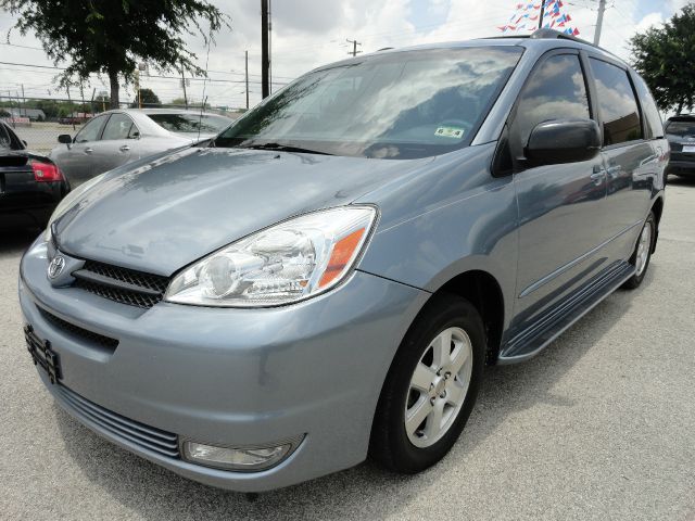 Toyota Sienna 2004 photo 4