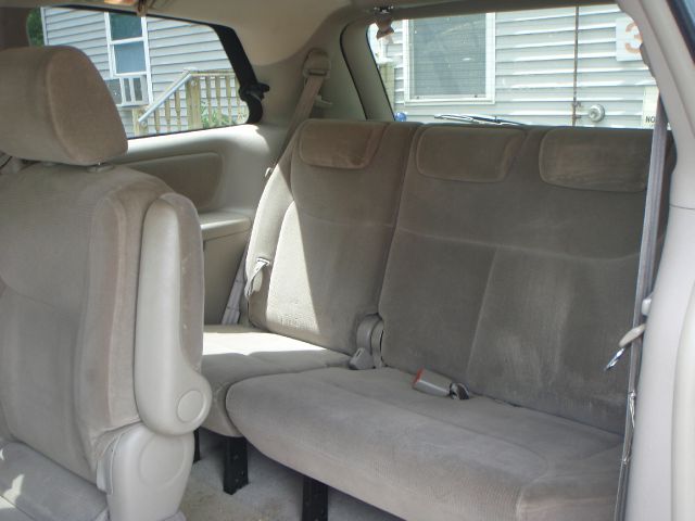 Toyota Sienna Touring - Moonroof MiniVan