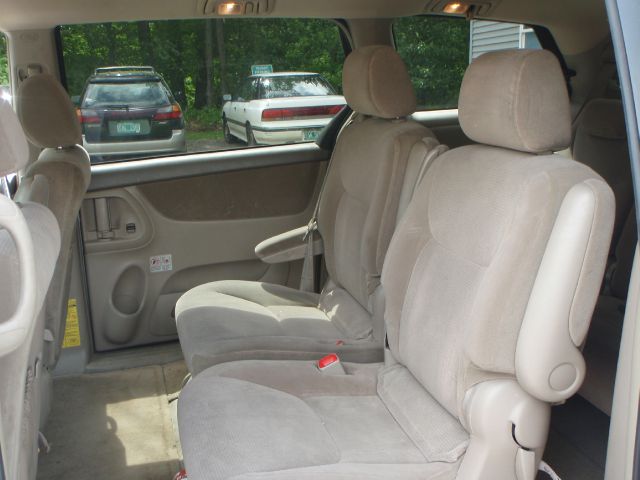 Toyota Sienna 2004 photo 3