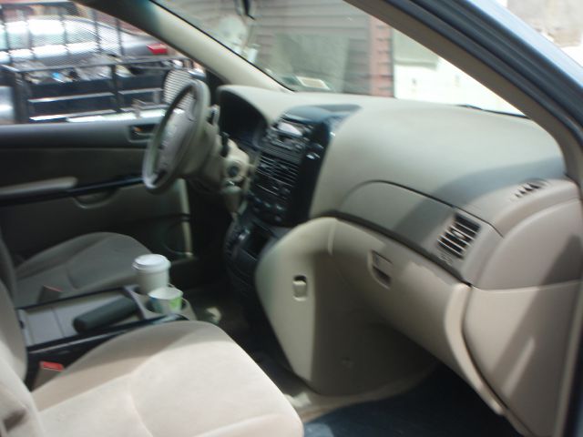 Toyota Sienna 2004 photo 9