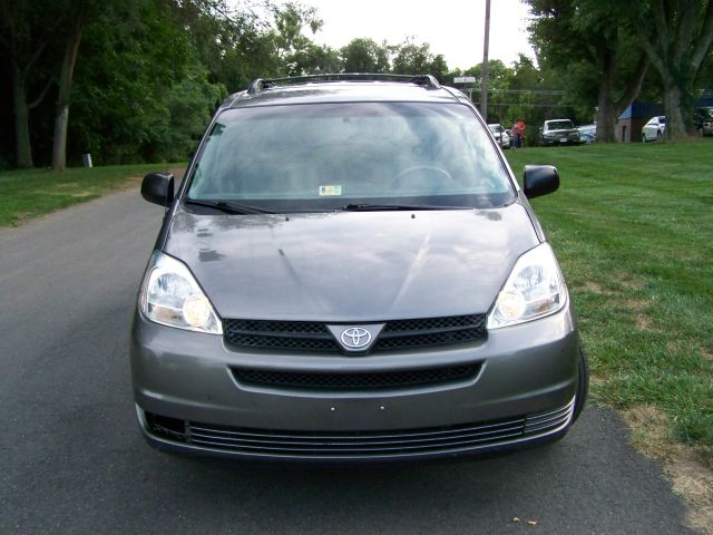 Toyota Sienna 2004 photo 3