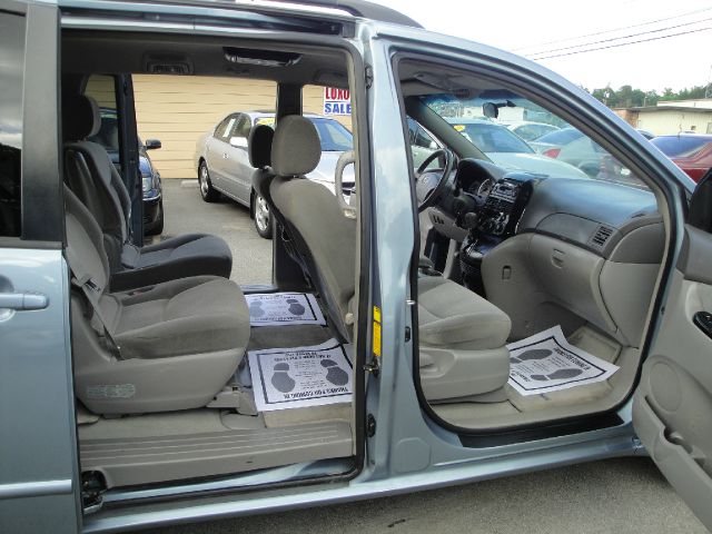 Toyota Sienna 2004 photo 13